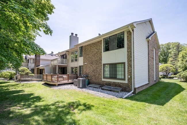 Building Photo - 6979 Pebble Creek Woods Dr
