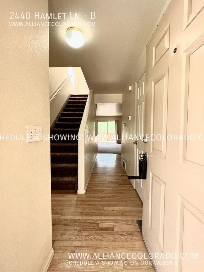 Building Photo - 2440 Hamlet Ln, Unit B