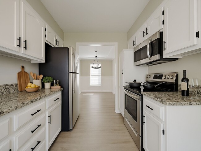 Foto del edificio - Charming 3-Bed, 2-Bath Home in Lee’s Summit | Cul-de-Sac, Fireplace & Fenced Yard