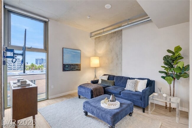 Foto del edificio - 353 E Bonneville Ave