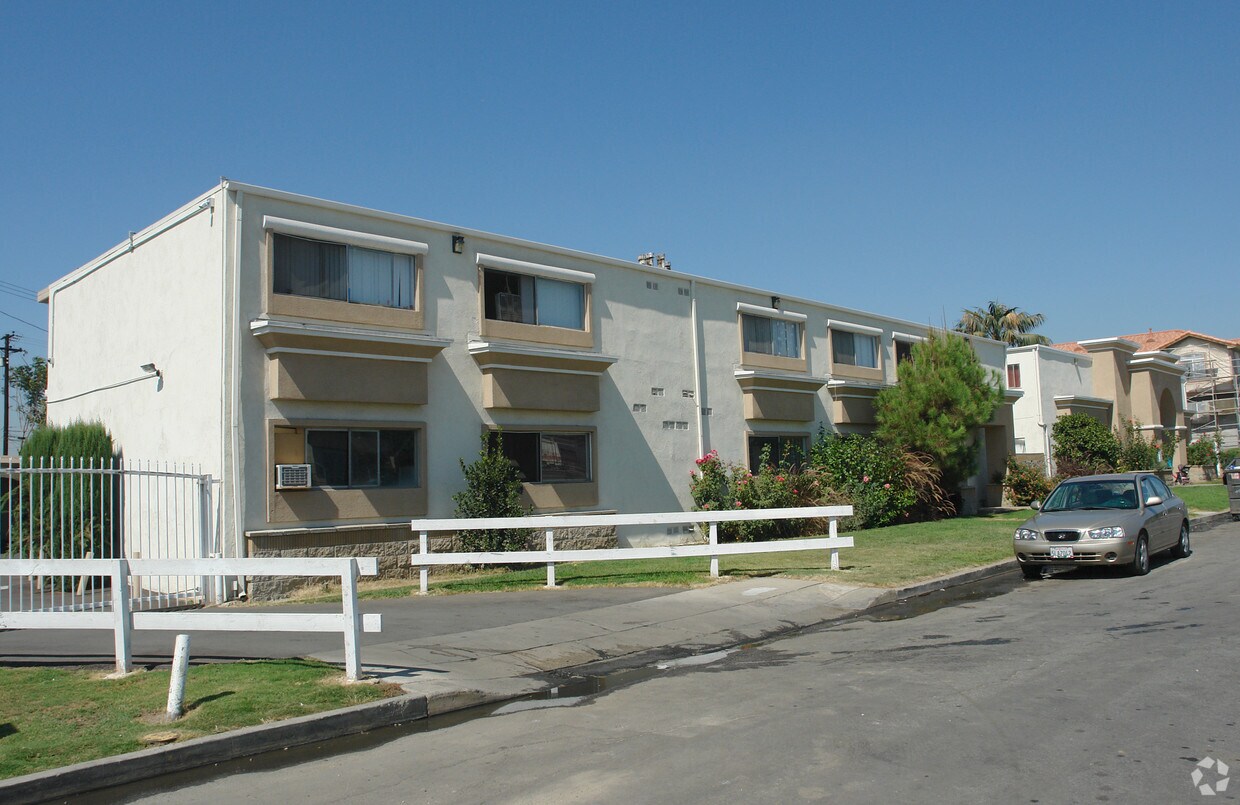 Primary Photo - 4921-4933 Rosemead Blvd