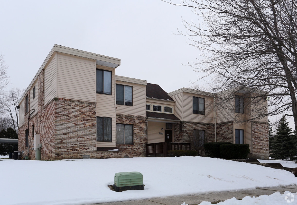 New Candlelight Apartments Warren, OH