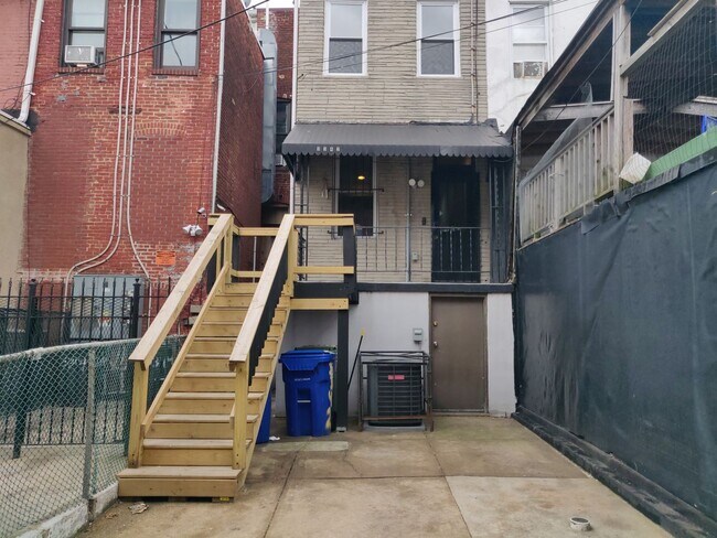 Foto del edificio - Spacious 2-Bedroom Townhome with Finished ...