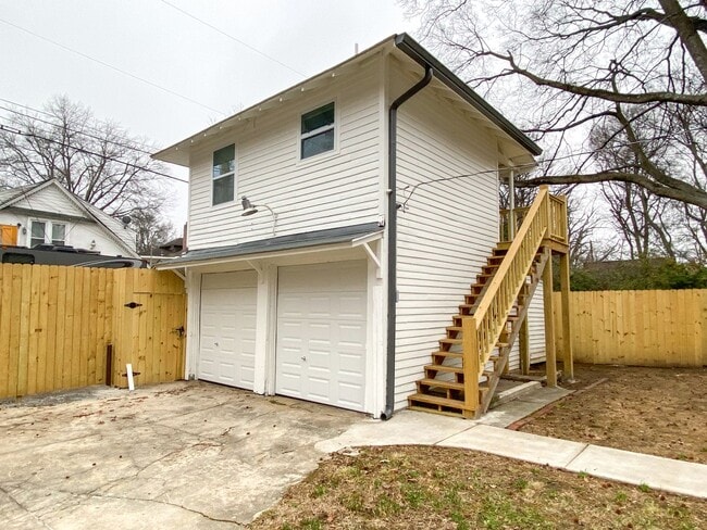 Recently renovated efficiency apartment in midtown - Recently renovated efficiency apartment in midtown