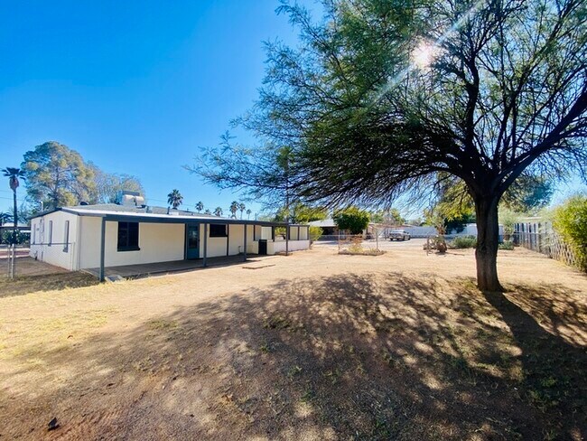 Foto del edificio - 2017 N Winstel Blvd