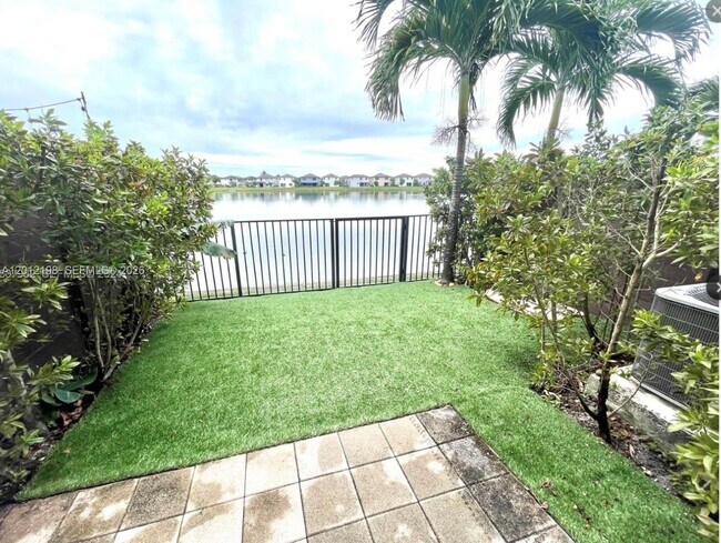 Foto del edificio - 9083 NW 159th St