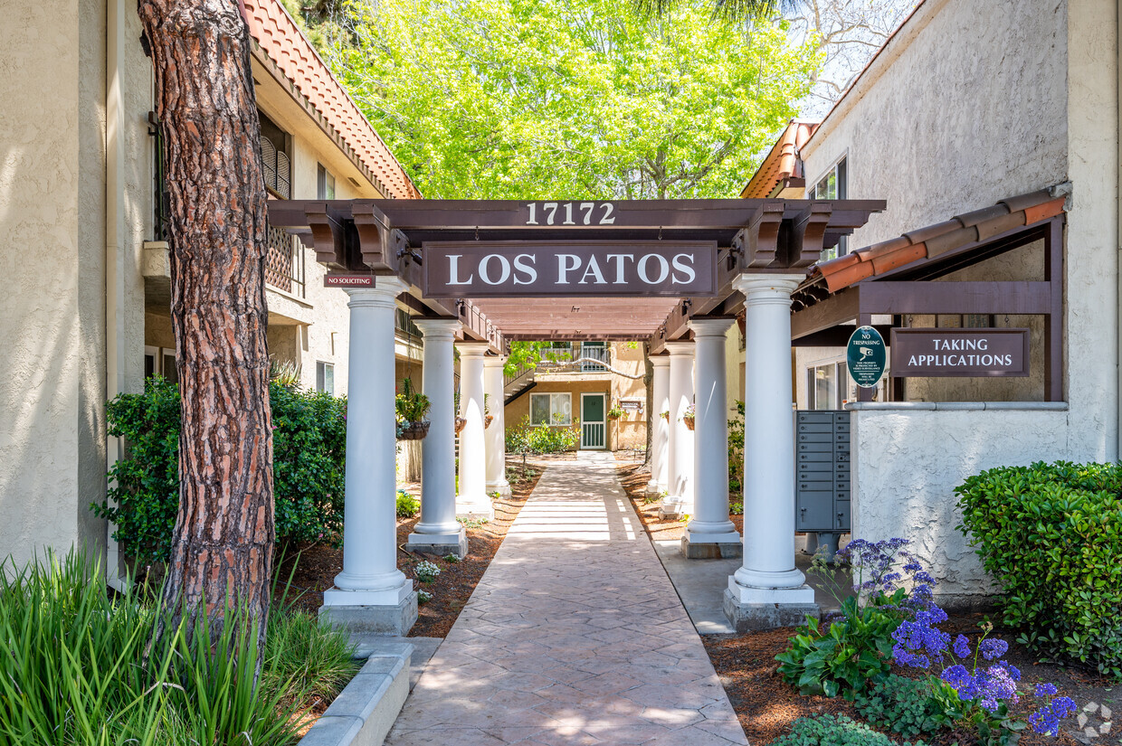 Primary Photo - Los Patos Apartments