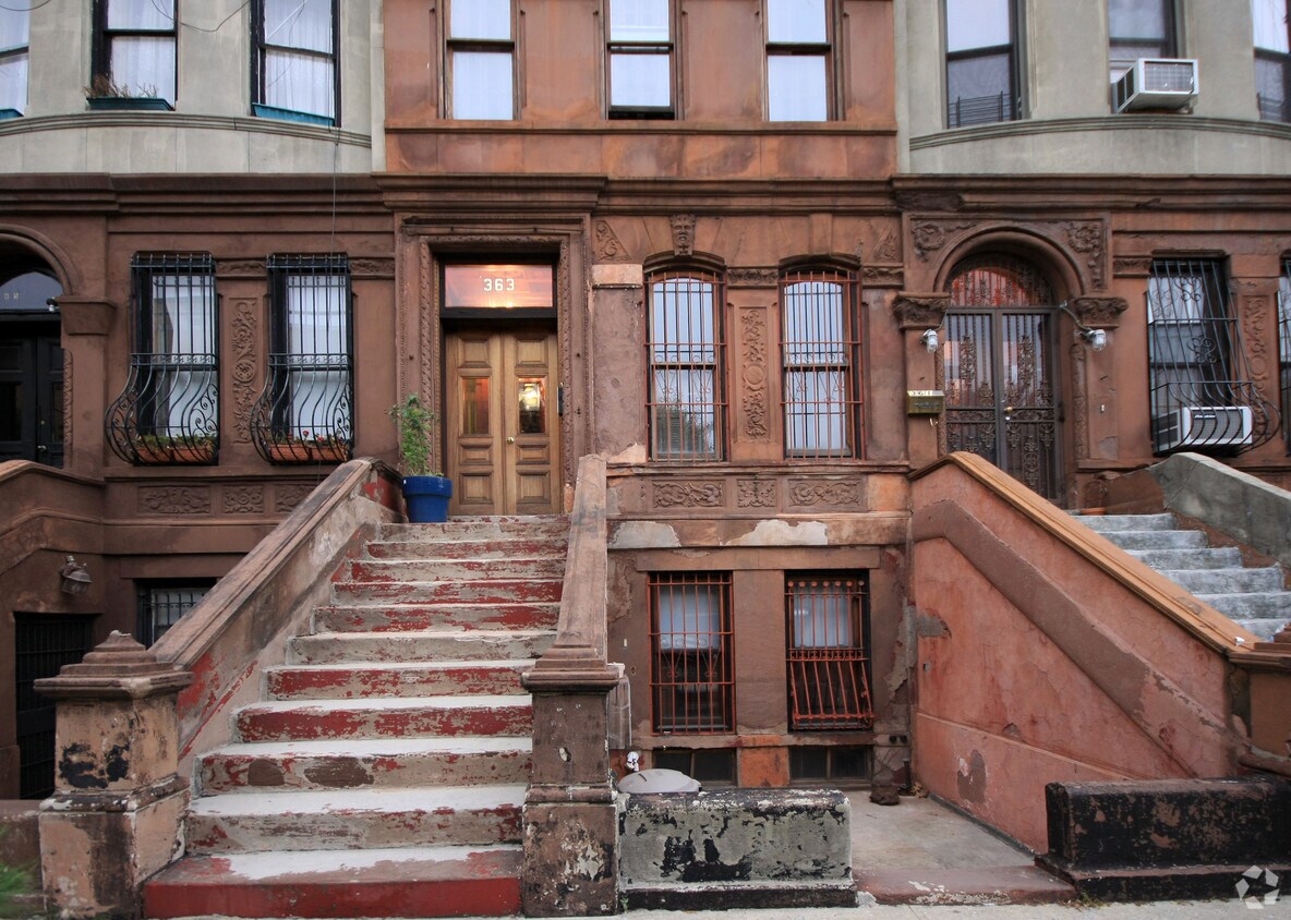 Primary Photo - Single Family Residence (SRO)