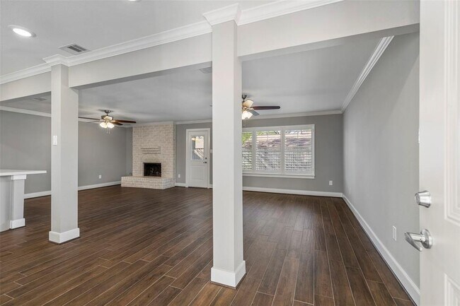 Building Photo - 14206 Sylvia Dr