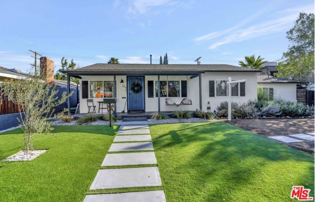 Building Photo - 6514 Coldwater Canyon Ave