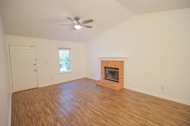Building Photo - 2418 Ian Dr