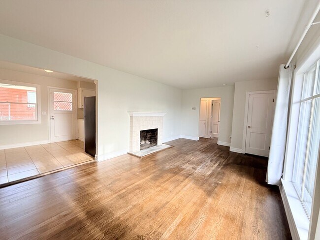 Foto del edificio - Updated 3-Bedroom Home with Fenced Yard & Garage in Portland