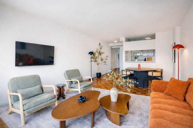 Foto del edificio - 350 W 43rd St