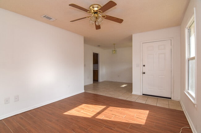 Building Photo - 103 Ashwood Ct