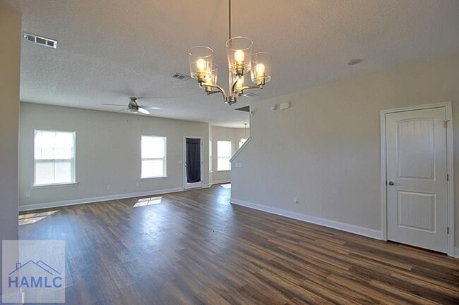 Building Photo - 180 Mcclelland Lp NE