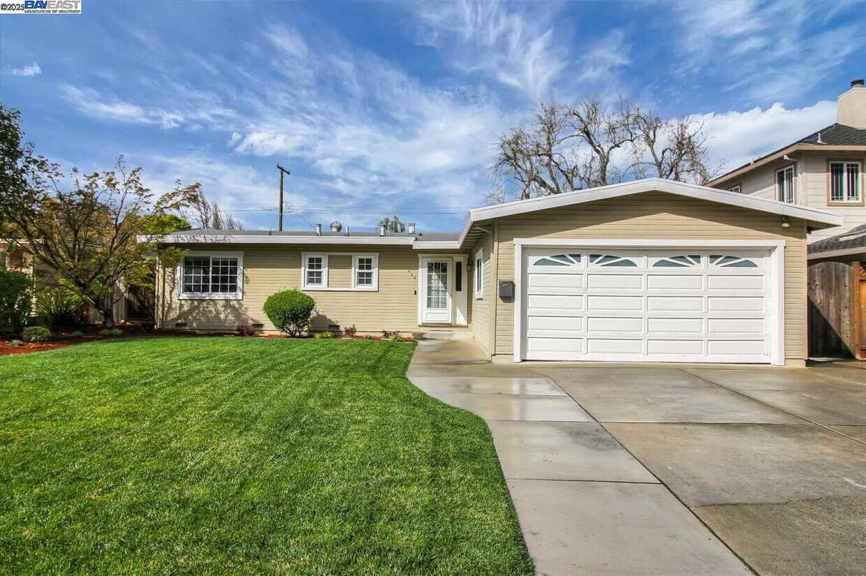 Primary Photo - 623 Pineview Dr