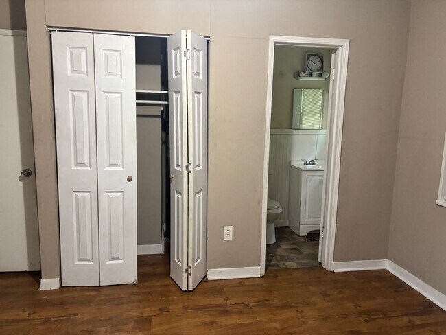 Foto del edificio - 3084 Oak Forest Dr