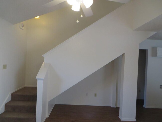 Building Photo - 2217 Katy Ln