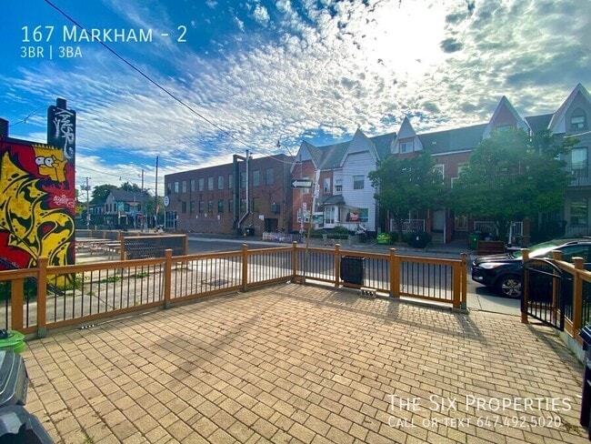 Building Photo - Spacious 3 Bedroom Apartment