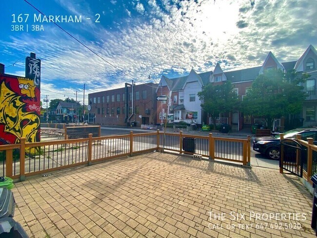 Photo du bâtiment - Spacious 3 Bedroom Apartment