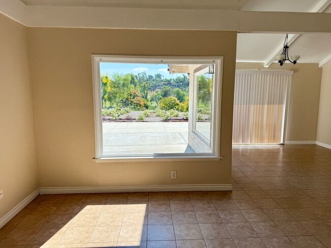 Building Photo - Large Single Story Home w/Loft