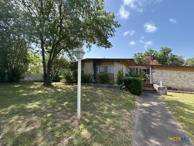Foto del edificio - 1814 Crestridge Dr