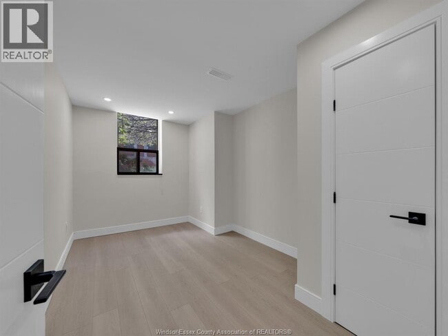 Building Photo - 3177 Riverside Dr E