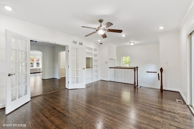 Building Photo - 461 Oakland Dr