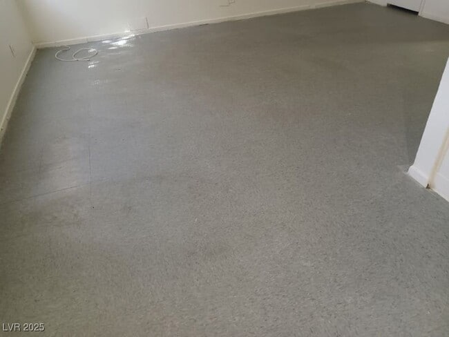 Building Photo - 1400 E Mesquite Ave