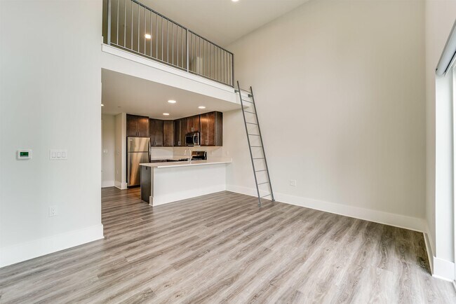 Building Photo - 660 Grand St