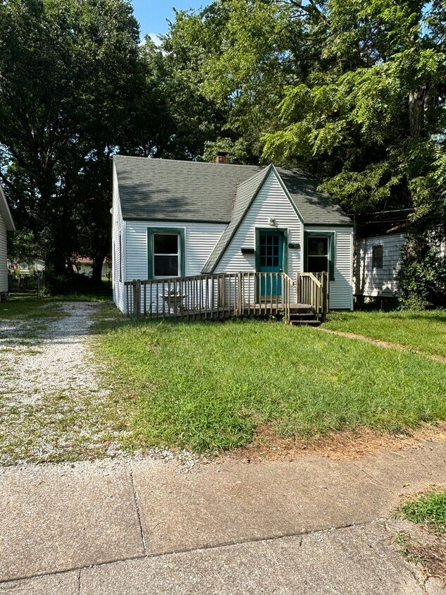 Primary Photo - Rent This 2 Bedroom House with Charm!!