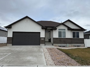 Building Photo - 1939 Mantle Wy