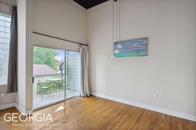 Foto del edificio - 15 Waddell St NE