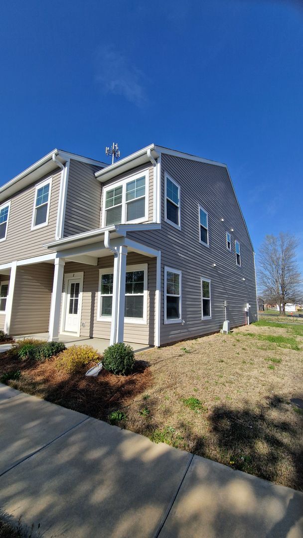 Building Photo - 1207 Pine St