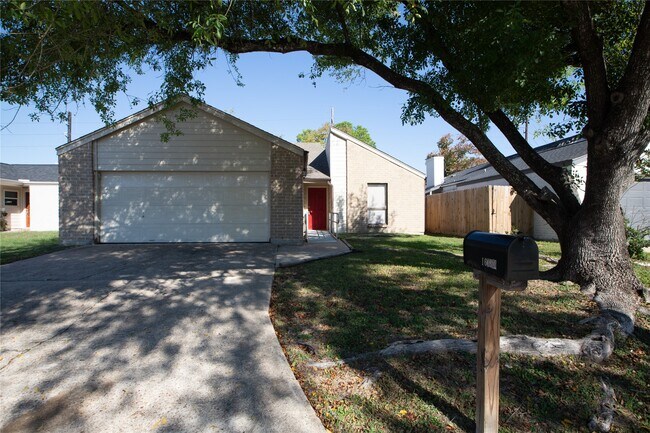 Foto del edificio - 16042 Bear Hill Dr