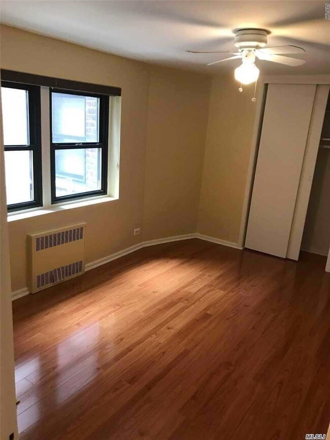 Foto del edificio - 118-60 Metropolitan Ave