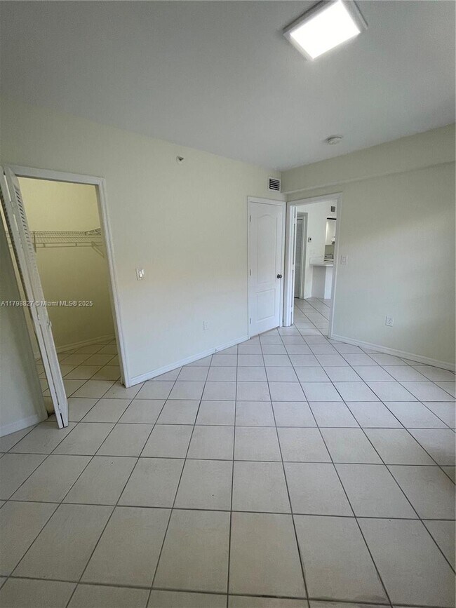 Foto del edificio - 3090 Bird Ave
