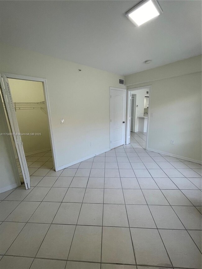Building Photo - 3090 Bird Ave