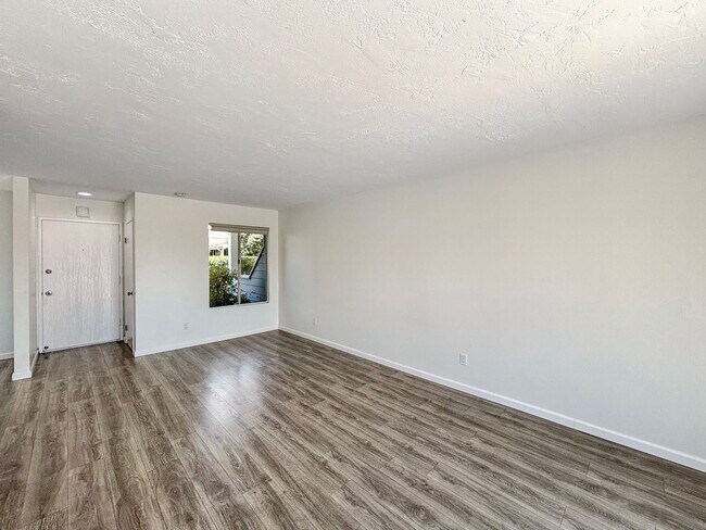 Foto del edificio - Beautiful 3BD/2BA Townhouse in Bay Terrace...