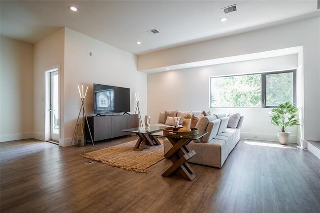 Foto del edificio - 2212 Francis St