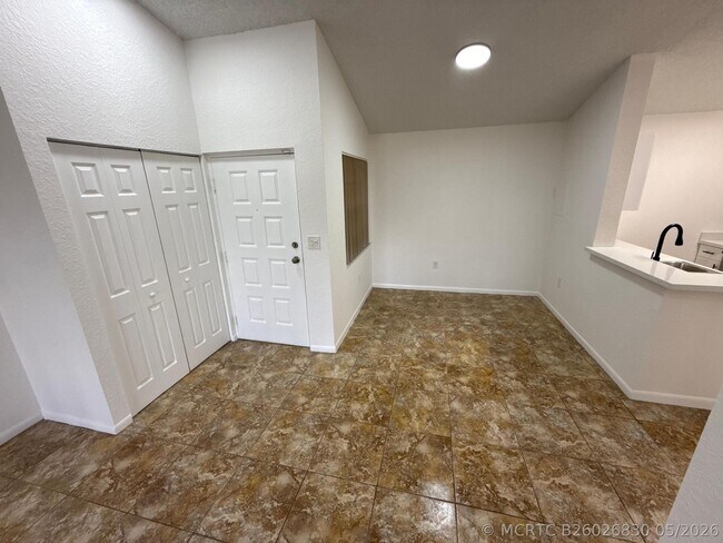 Foto del edificio - 2851 N Oakland Forest Dr