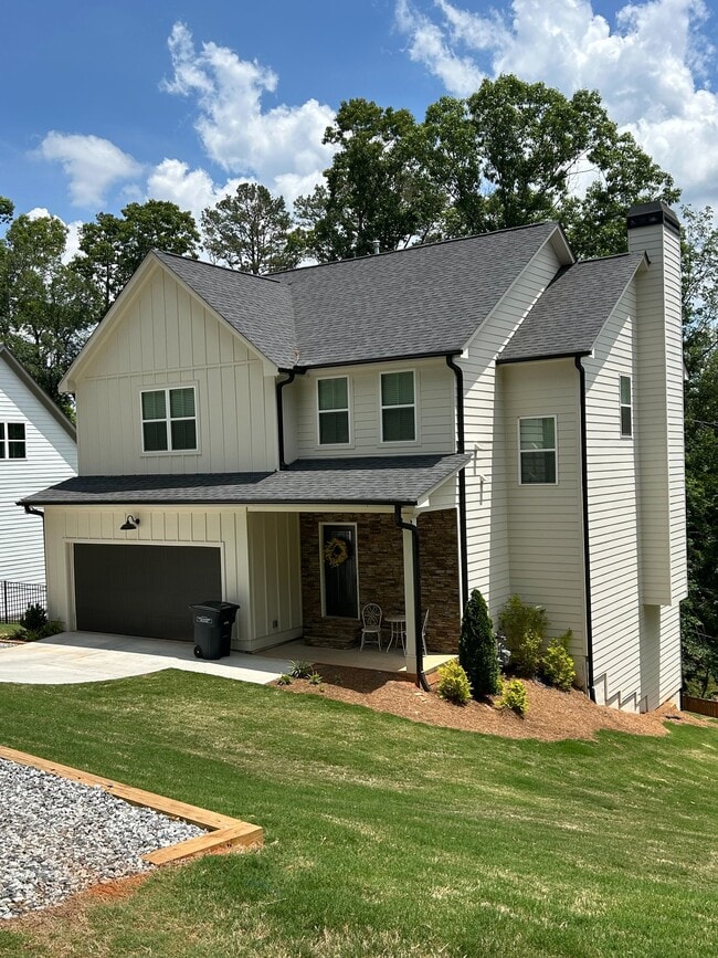 Building Photo - 350 Blue Ridge Ave