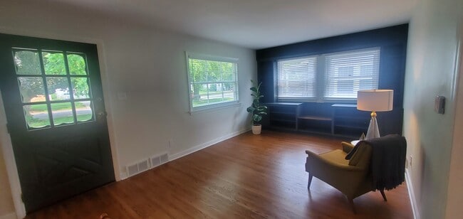Building Photo - 425 Ingleside Ave