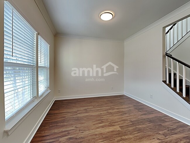 Building Photo - 136 Thames Valley Dr