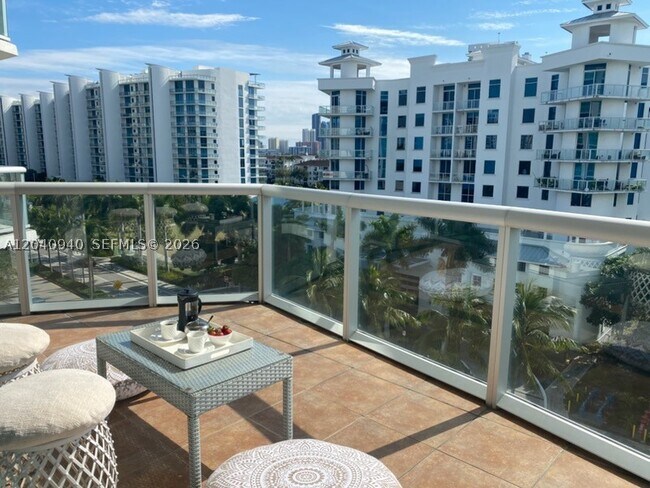 Foto del edificio - 3131 NE 188th St