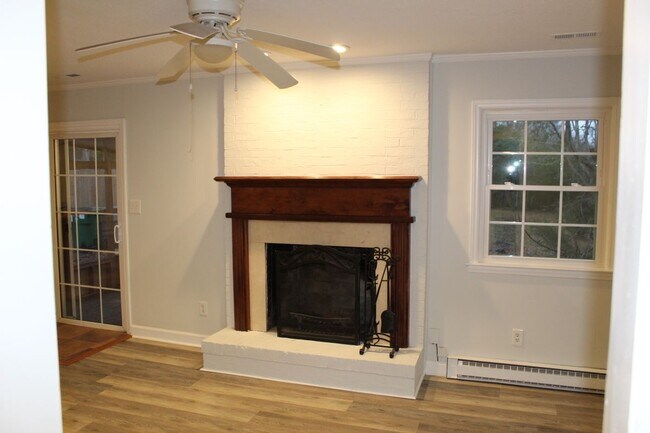 Foto del edificio - 3030 Studley Rd