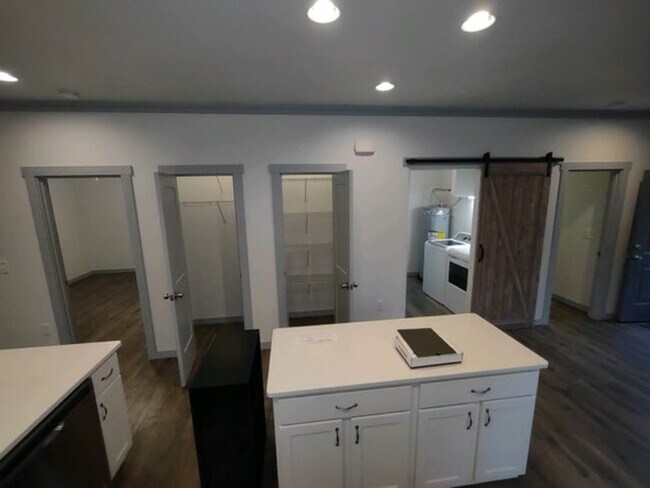 Foto del edificio - Like New 2 BR 2 BA Beach Home