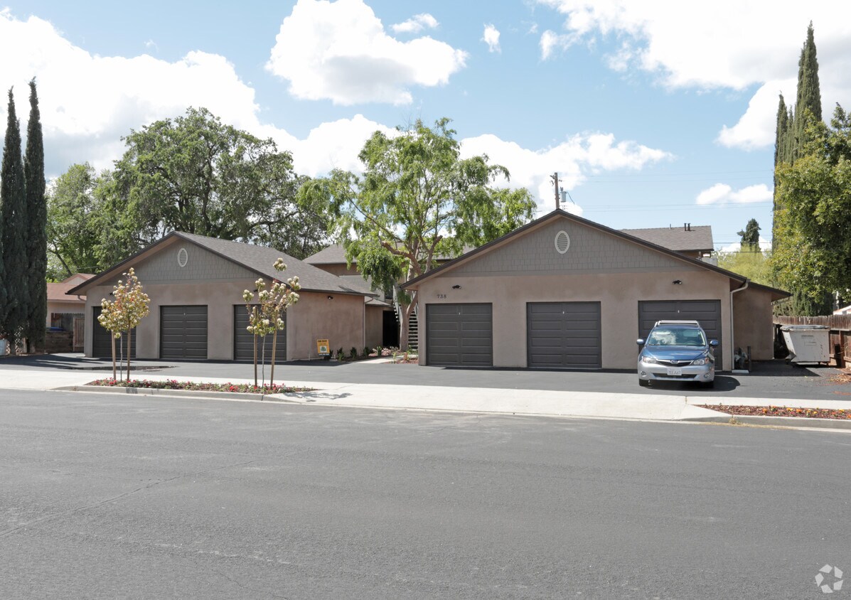 Foto del edificio - 738-744 Woodworth Ave