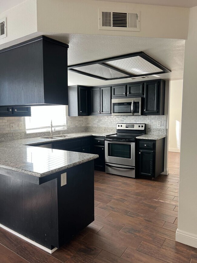 Foto del edificio - Available Now - Elegant 3-Bedroom, 2.5 Bath Single Family Home