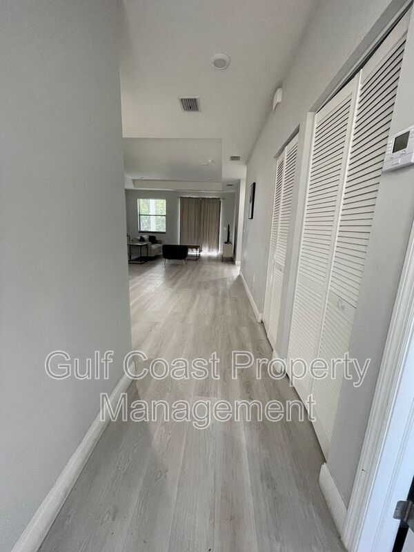 Foto del edificio - 137 Greenbriar Blvd